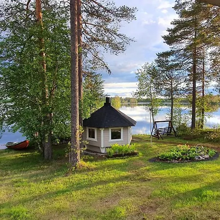 Salme Lemmikkiystaevaellinen Moekki Taivalkoskella Jokijaerven Rannalla Chalet *