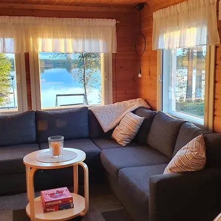 Salme Lemmikkiystaevaellinen Moekki Taivalkoskella Jokijaerven Rannalla * Taivalkoski