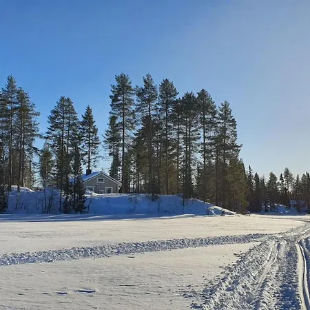 샬레 Salme Lemmikkiystaevaellinen Moekki Taivalkoskella Jokijaerven Rannalla *