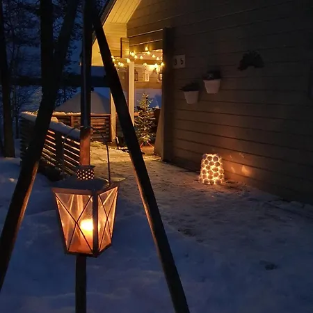 Salme Lemmikkiystaevaellinen Moekki Taivalkoskella Jokijaerven Rannalla
