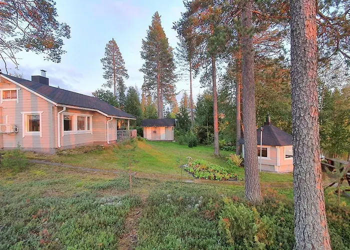 샬레 Salme Lemmikkiystaevaellinen Moekki Taivalkoskella Jokijaerven Rannalla Taivalkoski