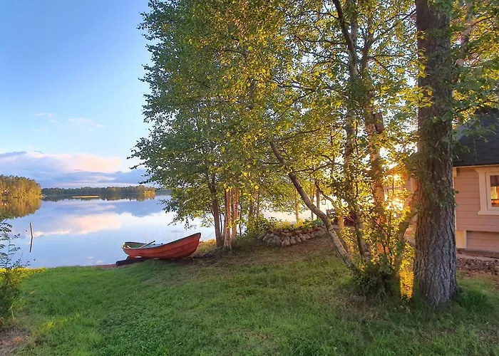 샬레 Salme Lemmikkiystaevaellinen Moekki Taivalkoskella Jokijaerven Rannalla Taivalkoski