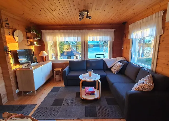 Chalé Salme Lemmikkiystaevaellinen Moekki Taivalkoskella Jokijaerven Rannalla Taivalkoski