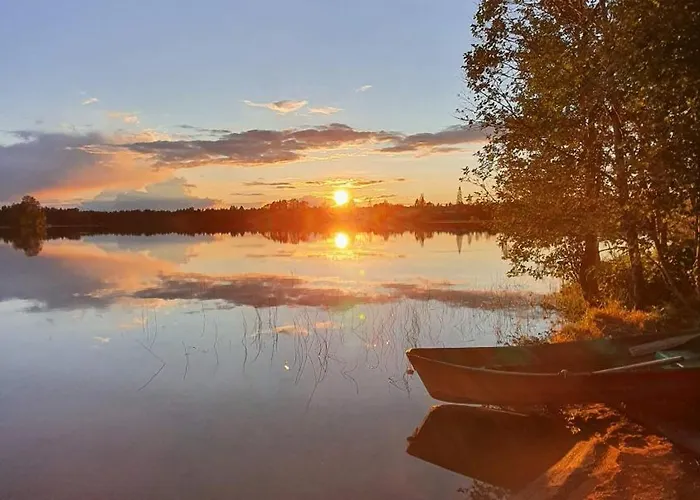 Chalé Salme Lemmikkiystaevaellinen Moekki Taivalkoskella Jokijaerven Rannalla *