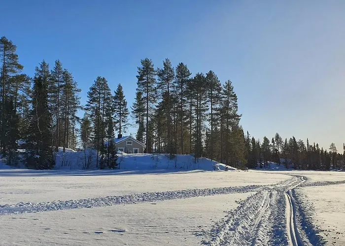 Chalé Salme Lemmikkiystaevaellinen Moekki Taivalkoskella Jokijaerven Rannalla *