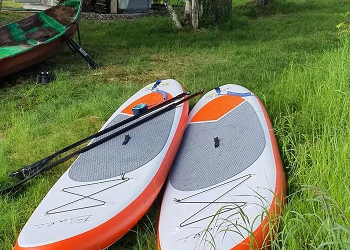 Salme Lemmikkiystaevaellinen Moekki Taivalkoskella Jokijaerven Rannalla Chalé *