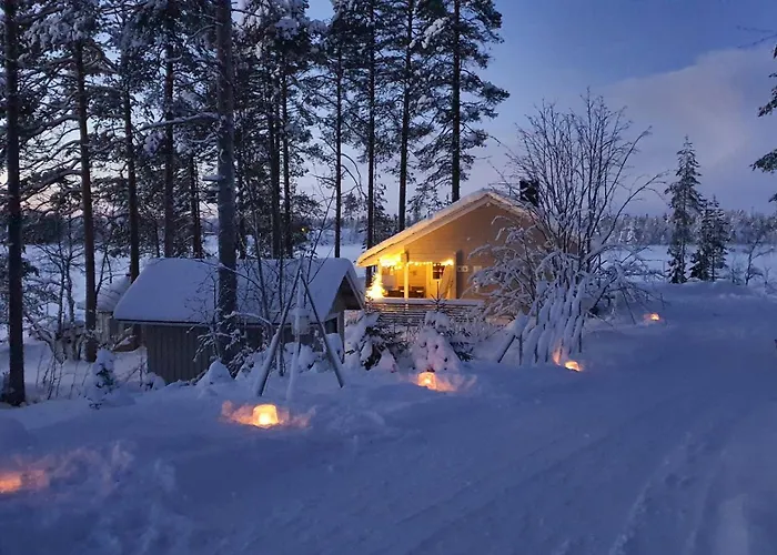 Salme Lemmikkiystaevaellinen Moekki Taivalkoskella Jokijaerven Rannalla Chalé *